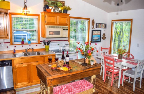 Eagle Rock Haus | Twin Pines Shanty, Haustierfreundlich. Schlaf 6. Seeblick. Gratis Wifi