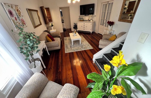 Epsom Bed & Breakfast | TWIN SINGLE ROOM ONLY Shared Bathroom @ LA CASA BONITA AUCKLAND 8 Bedroom Villa.