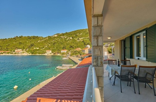 Prozurska Luka Wohnung | Two bedroom apartment with terrace and sea view Prožurska Luka, Mljet (A-22333-b)