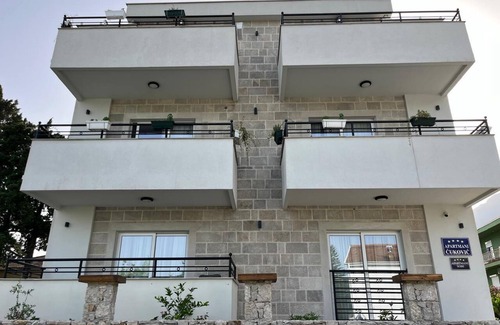 Bijela Wohnung | Two bedroom Apartment with Sea View and Balcony