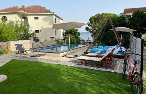 Bijela Wohnung | Two bedroom Apartment with Sea View and Balcony