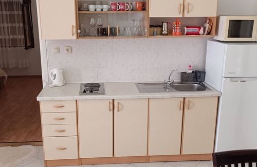 Sutivan Wohnung | 2-Zimmer-Ferienwohnung mit Terrasse und Meerblick Sutivan, Brac (A-21426-a)