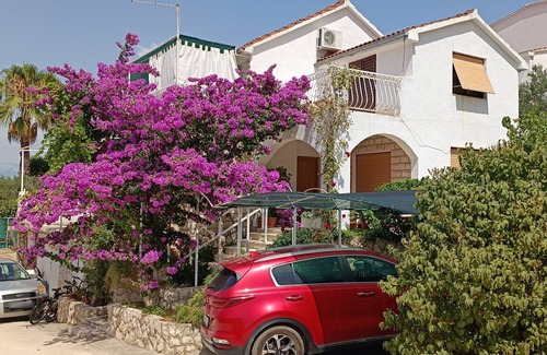 Sutivan Wohnung | 2-Zimmer-Ferienwohnung mit Terrasse und Meerblick Sutivan, Brac (A-21426-a)