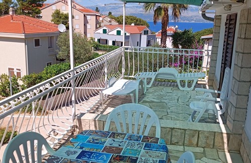 Sutivan Wohnung | 2-Zimmer-Ferienwohnung mit Terrasse und Meerblick Sutivan, Brac (A-21426-a)