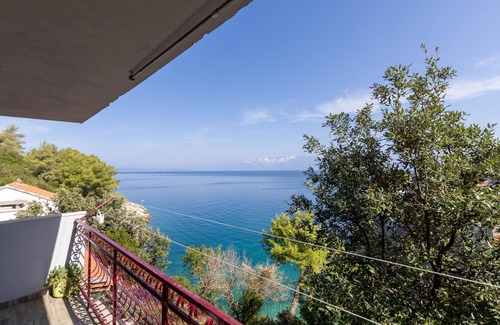 Gdinj Wohnung | 2-Zimmer-Ferienwohnung mit Balkon und Meerblick Bucht Pobij, Hvar (A-7506-b)