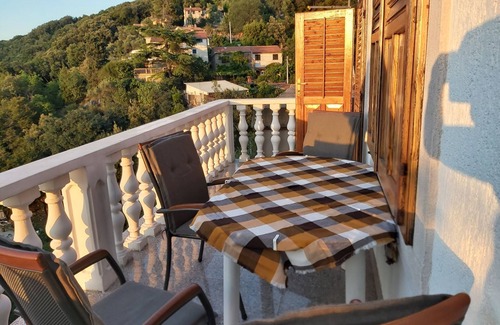 Merag Wohnung | 2-Zimmer-Ferienwohnung mit Terrasse und Meerblick Merag, Cres (A-11791-a)