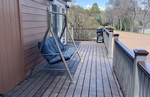 Hot Springs Kabine | Two bedroom cabin, private lake, pet friendly