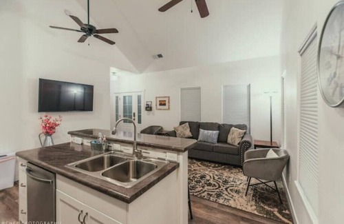 Orderville Hütte | Two Bedroom Farmhouse Cottage No. 2