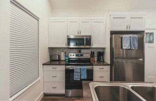 Orderville Hütte | Two Bedroom Farmhouse Cottage No. 2