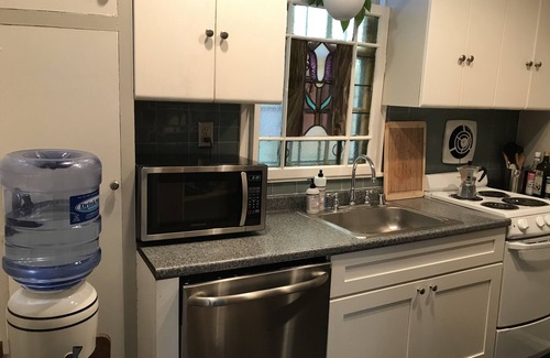 Foggy Bottom Haus | Two bedroom row house in Foggy Bottom — perfect for George Washington students