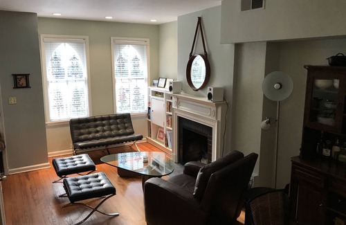 Foggy Bottom Haus | Two bedroom row house in Foggy Bottom — perfect for George Washington students