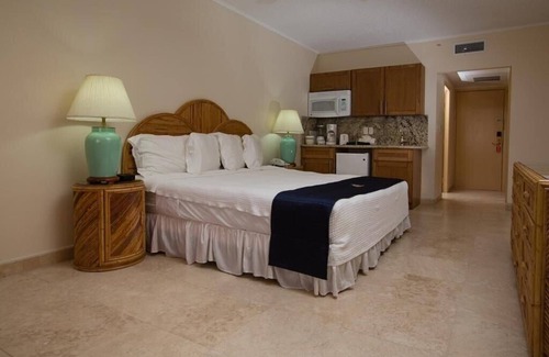 Palm Beach Hotel | Two Bedroom Suite @ Caribbean Palm Village Resort