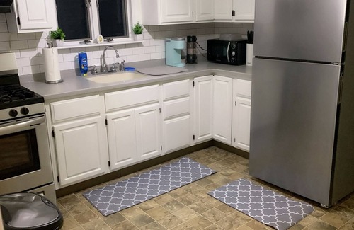 Deer Park Haus | Two BR - Convenient Oasis