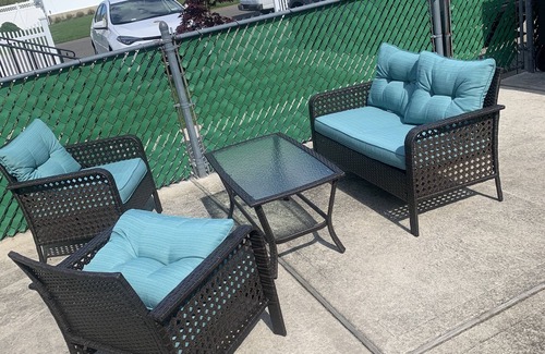 Deer Park Haus | Two BR - Convenient Oasis