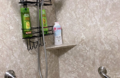 Deer Park Haus | Two BR - Convenient Oasis