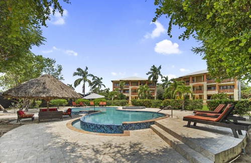Cocoplum Eigentumswohnung | Atemberaubende Wohnung am Strand mit Infinity-Pool, Whirlpool und Pier