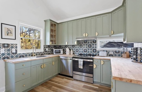 Inman Park Wohnung | Two distinct and spacious units providing a total of 6 bedrooms and 5 baths!