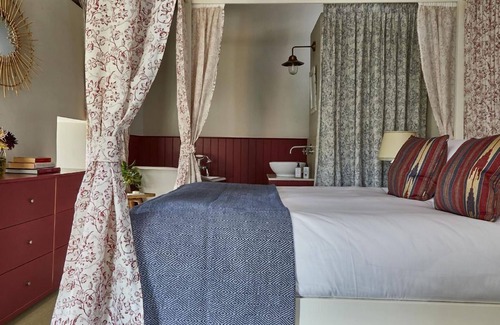 North Barsham Haus | Two double beds, two kingsize beds, two zip/link kingsize beds that can each be two singles, two sin