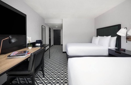 Brookline Hotel | Two Double Beds Interior at Arcadian Hotel! Near Boston Marathon Route!