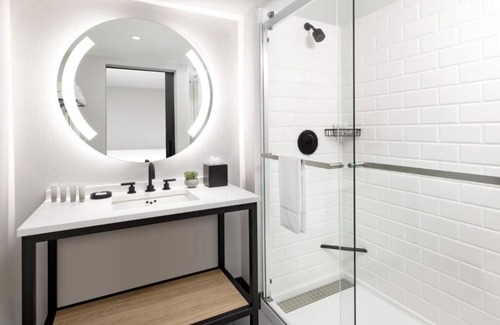 Brookline Hotel | Two Double Beds Interior at Arcadian Hotel! Near Boston Marathon Route!