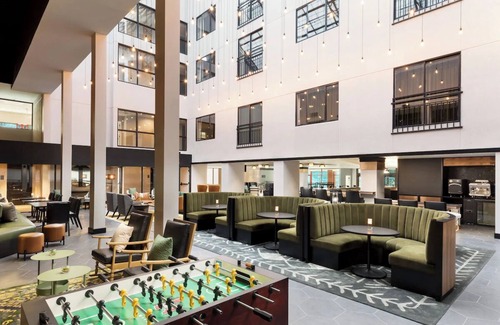 Brookline Hotel | Two Double Beds Interior at Arcadian Hotel! Near Boston Marathon Route!