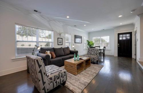 Charlotte Park Haus | Two Elegant Townhomes Perfect for Large Groups