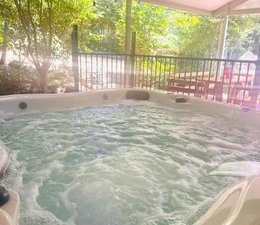 Sawmill Settlement Haus | Two Mountains Lodge - Modern Alpine Retreat with Spa - 3mins to Mt Buller
