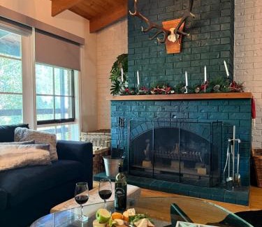 Sawmill Settlement Haus | Two Mountains Lodge - Modern Alpine Retreat with Spa - 3mins to Mt Buller