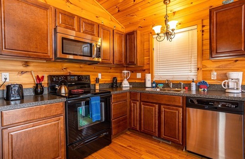 Draper Kabine | Two, Side-By-Side 1BR Riverfront Cabins! Sleeps 4