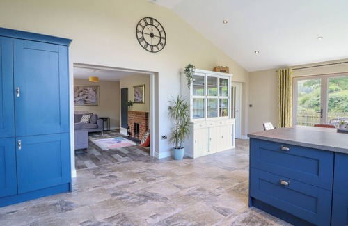 Llanfair Caereinion Hütte | TY ISAF, pet friendly, with open fire in Llanfair Caereinion