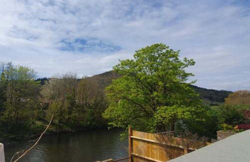 Taff's Well Wohnung | Ty Taf 2 Bed Cottage with Deck & Easy transport links