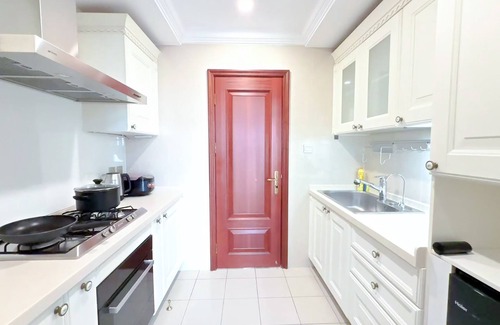 Changning Wohnung | Tyms 3BR 2BA Apt Gubei High View Line10