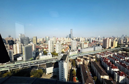 Changning Wohnung | Tyms 3BR 2BA Apt Gubei High View Line10