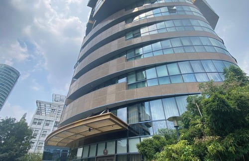 Changning Wohnung | Tyms 3BR 2BA Apt Gubei High View Line10