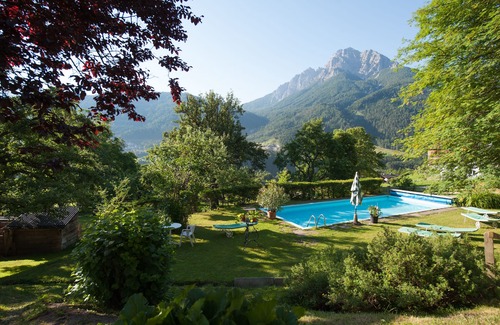 Telfes im Stubai Wohnung | Tiroler FEWO für bis zu 5 Pers mit SCHWIMMBAD, Gartenanlage, Haustiere erlaubt