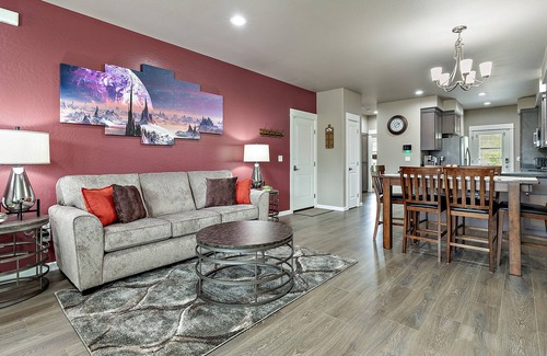 Medford Haus | U3 - Stunning Themed Home! - Peloton Bike - 3 King Beds - 1G WiFi - 2 Work Desks