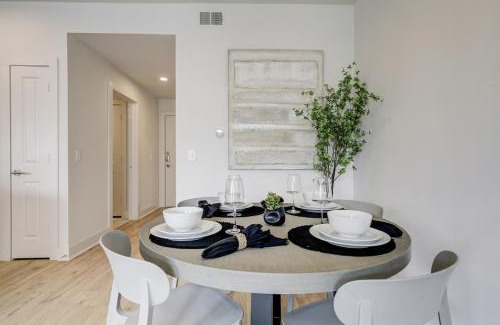 Montrose Wohnung | UBP - Resort meets Apt in vibey Montrose Houston