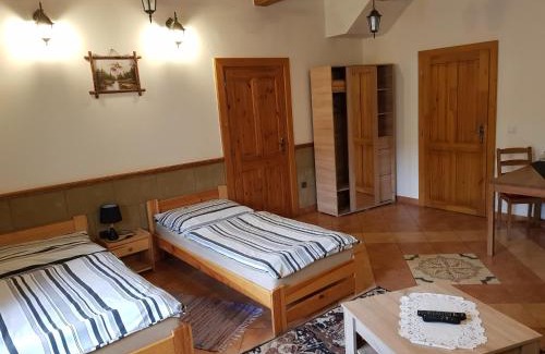 Sklene Teplice Haus | Ubytovanie pod Hradom