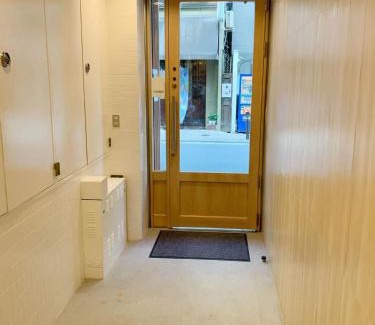 Yushima Wohnung | Ueno上野!Akihabara秋葉原!Asakusa 浅草!3min walk to station!交通便利地点繁华!附近美食!商场百货遍地! 干湿分离! 智能马桶! 高速无限制网路! 高级公寓403