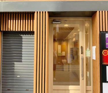 Yushima Wohnung | Ueno上野!Akihabara秋葉原!Asakusa 浅草!3min walk to station!交通便利地点繁华!附近美食!商场百货遍地! 干湿分离! 智能马桶! 高速无限制网路! 高级公寓403