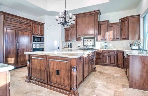 Paradise Del Este Haus | Große Villa mit vielen Schlafzimmern mit Bad. Lustiges Zuhause mit Spielen und toller Aussicht!