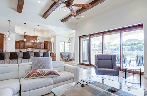 Paradise Del Este Haus | Große Villa mit vielen Schlafzimmern mit Bad. Lustiges Zuhause mit Spielen und toller Aussicht!