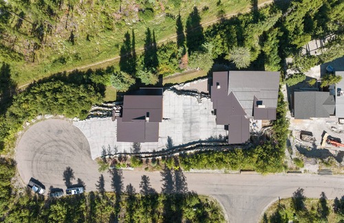 Whitefish Haus | Ultimate Luxury Ski-in/Ski-out Home 5BD, 5.5BA 2 Hot Tubs, Steam Room, Game Room