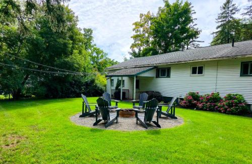 Boyne City Haus | Ultra Comfy, Spotless & Spacious, Private Home in Boyne, Dogs Ok, Walk to Town