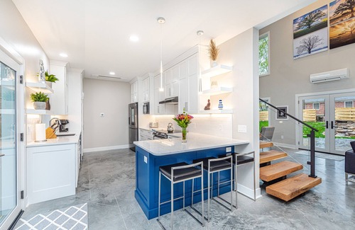 Columbia Haus | Ultramodern Net-Zero Briarwood Estate heart of Columbia MO