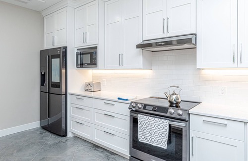 Columbia Haus | Ultramodern Net-Zero Briarwood Estate heart of Columbia MO