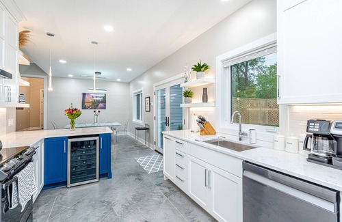 Columbia Haus | Ultramodern Net-Zero Briarwood Estate heart of Columbia MO