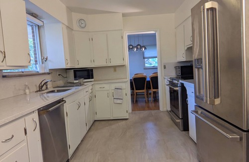 Old West Side Haus | UM Football - 5 blocks to Stadium