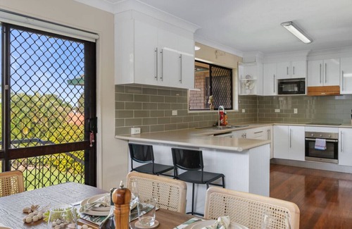 Robertson Haus | Unbeatable Value | Group/Family | Roomy/Convenient