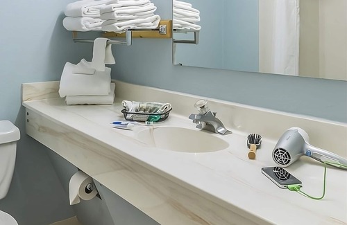 Moran Kabine | Unbelievable Find! 2 Accommodations ,Just Minutes away from Exciting Attraction!